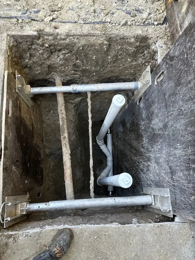 Experienced plumber completing Drain Cleaning work in Carlstadt